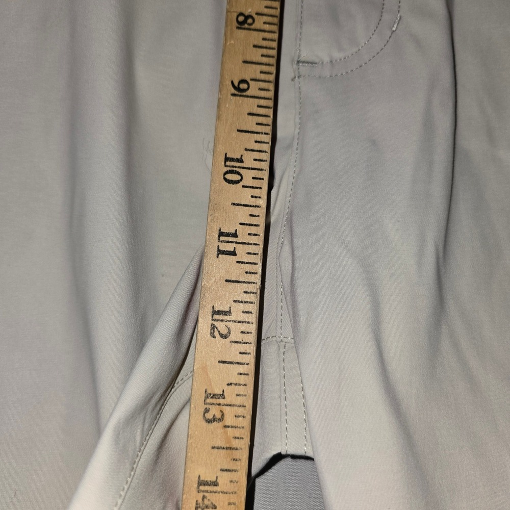 Eddie Bauer Rainier Shorts 22W Womens Pumice Beige Stretch Hiking UPF 50 2023 - Picture 3 of 10